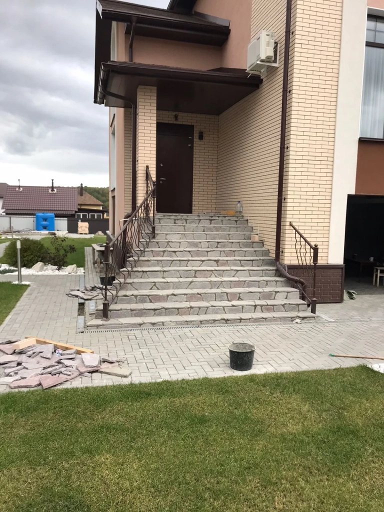 Крыльцо и площадка 30 м², п. Дубрава, ул. Тихая, 13